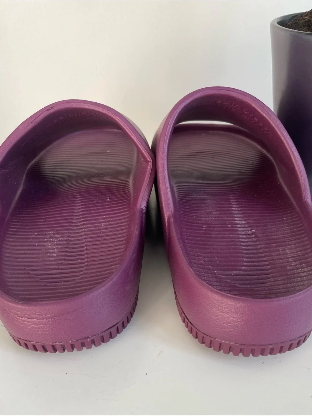 Women Size 8 Nike Calm Slides Bordeaux  Slip on Shoes